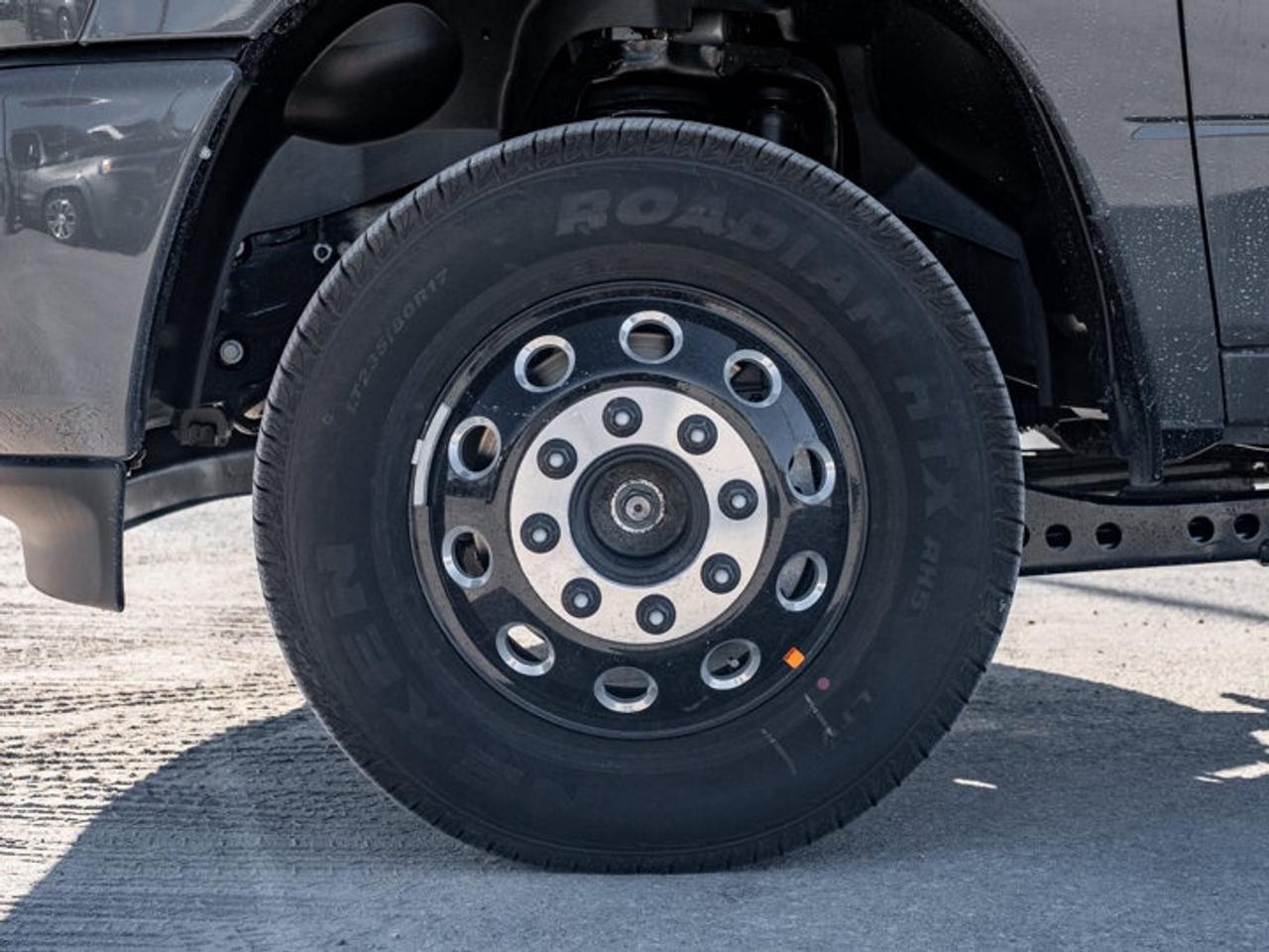 2027 RAM 3500 Big Horn Photo