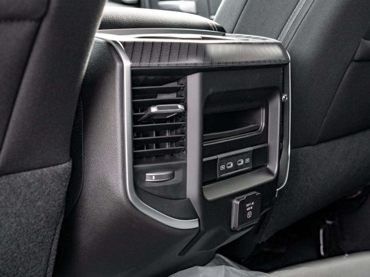 2027 RAM 3500 Big Horn Photo