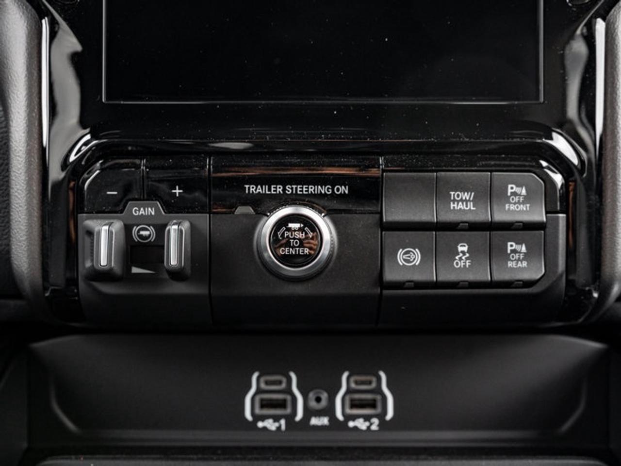 2027 RAM 3500 Big Horn Photo