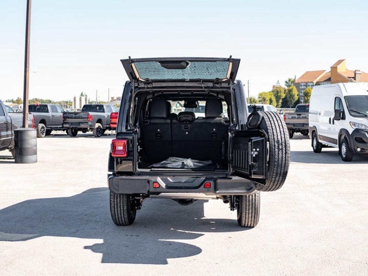 2027 Jeep Wrangler Sahara Photo