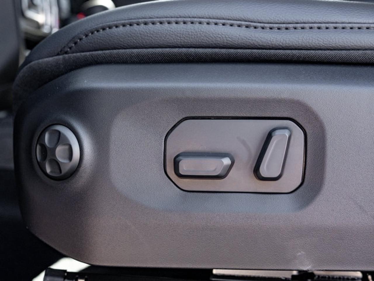 2027 Jeep Wrangler Sahara Photo