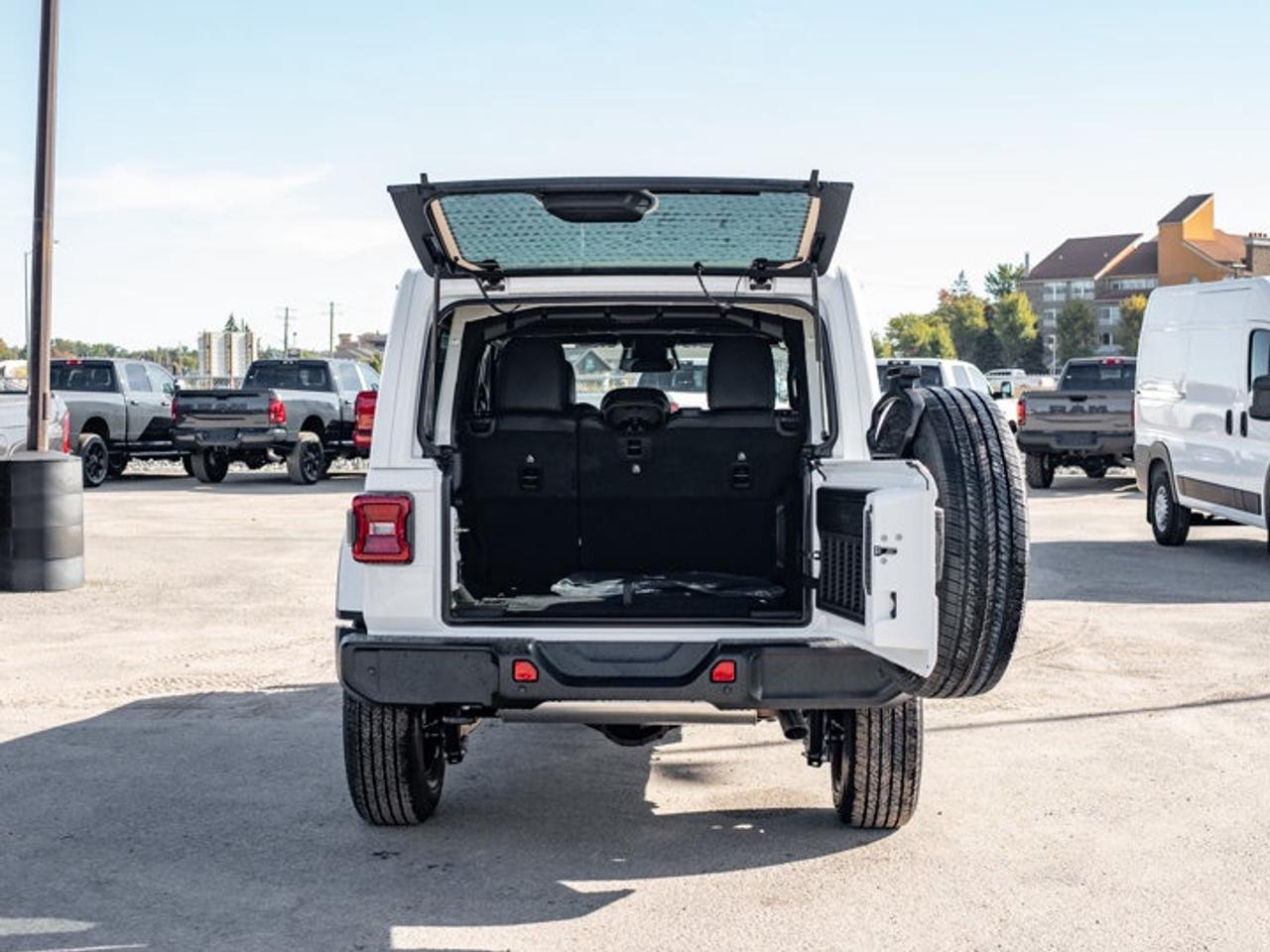 2027 Jeep Wrangler Sahara Photo