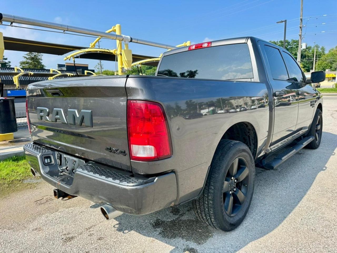 2020 RAM 1500 Classic EXPRESS  * 4X4 * ONE OWNER * NO ACCID 4 DOOR Photo1