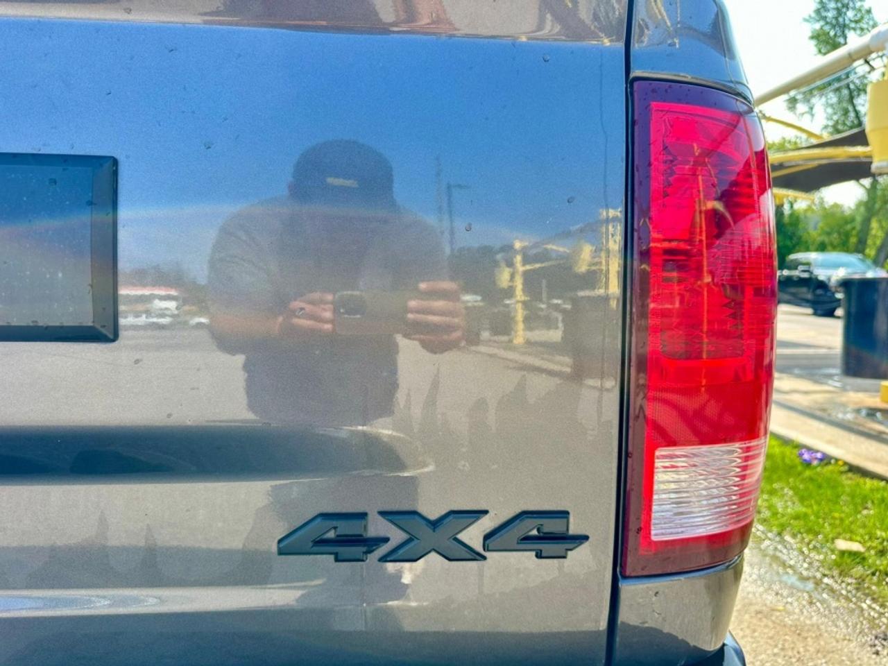 2020 RAM 1500 Classic EXPRESS  * 4X4 * ONE OWNER * NO ACCID 4 DOOR Photo