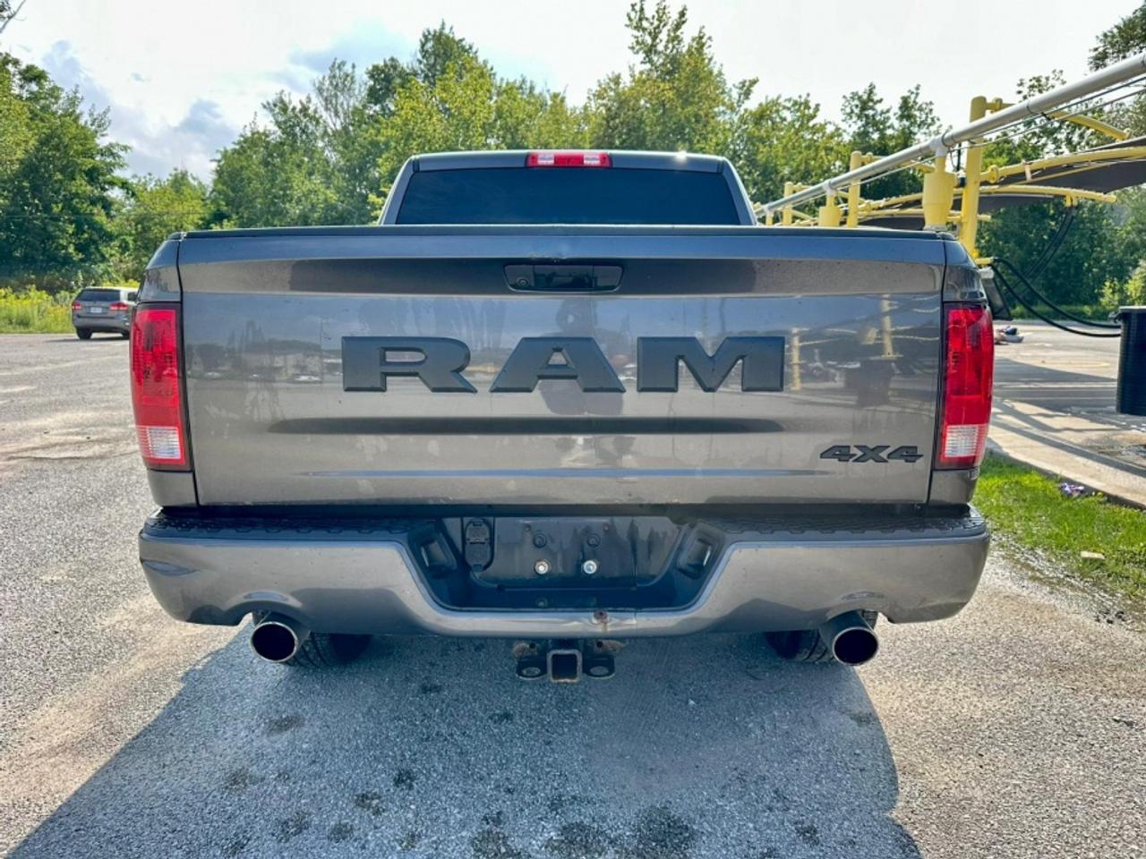 2020 RAM 1500 Classic EXPRESS  * 4X4 * ONE OWNER * NO ACCID 4 DOOR Photo
