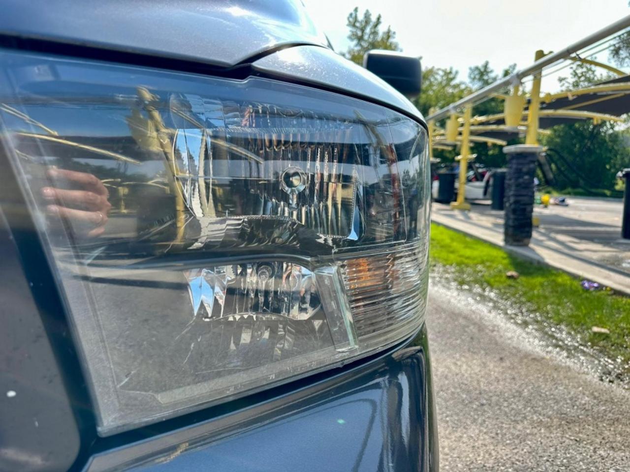 2020 RAM 1500 Classic EXPRESS  * 4X4 * ONE OWNER * NO ACCID 4 DOOR Photo
