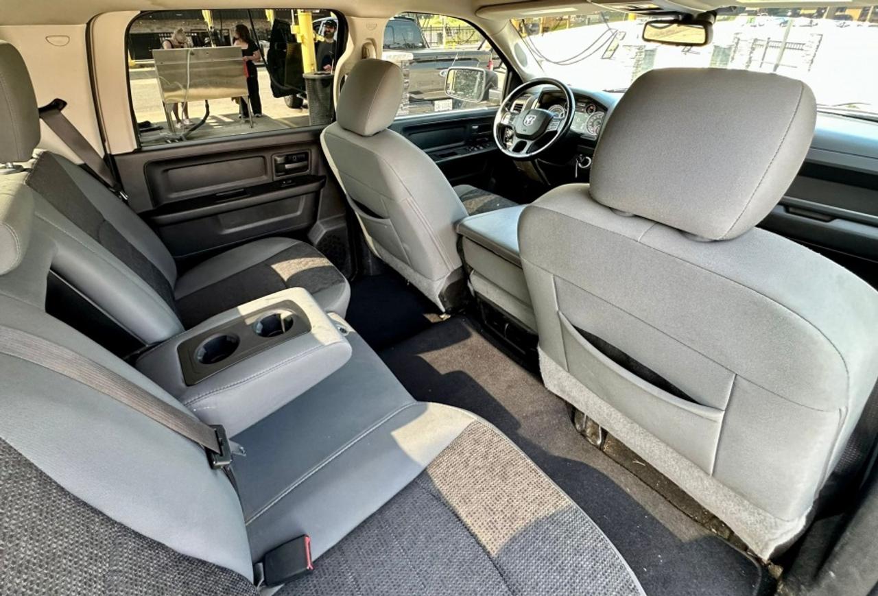2020 RAM 1500 Classic EXPRESS  * 4X4 * ONE OWNER * NO ACCID 4 DOOR Photo