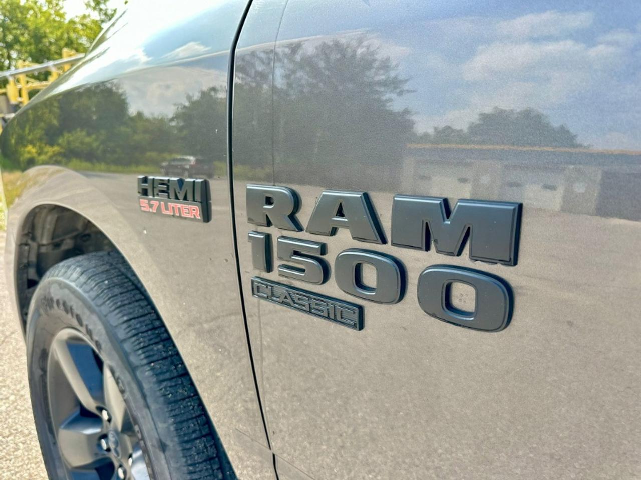 2020 RAM 1500 Classic EXPRESS  * 4X4 * ONE OWNER * NO ACCID 4 DOOR Photo