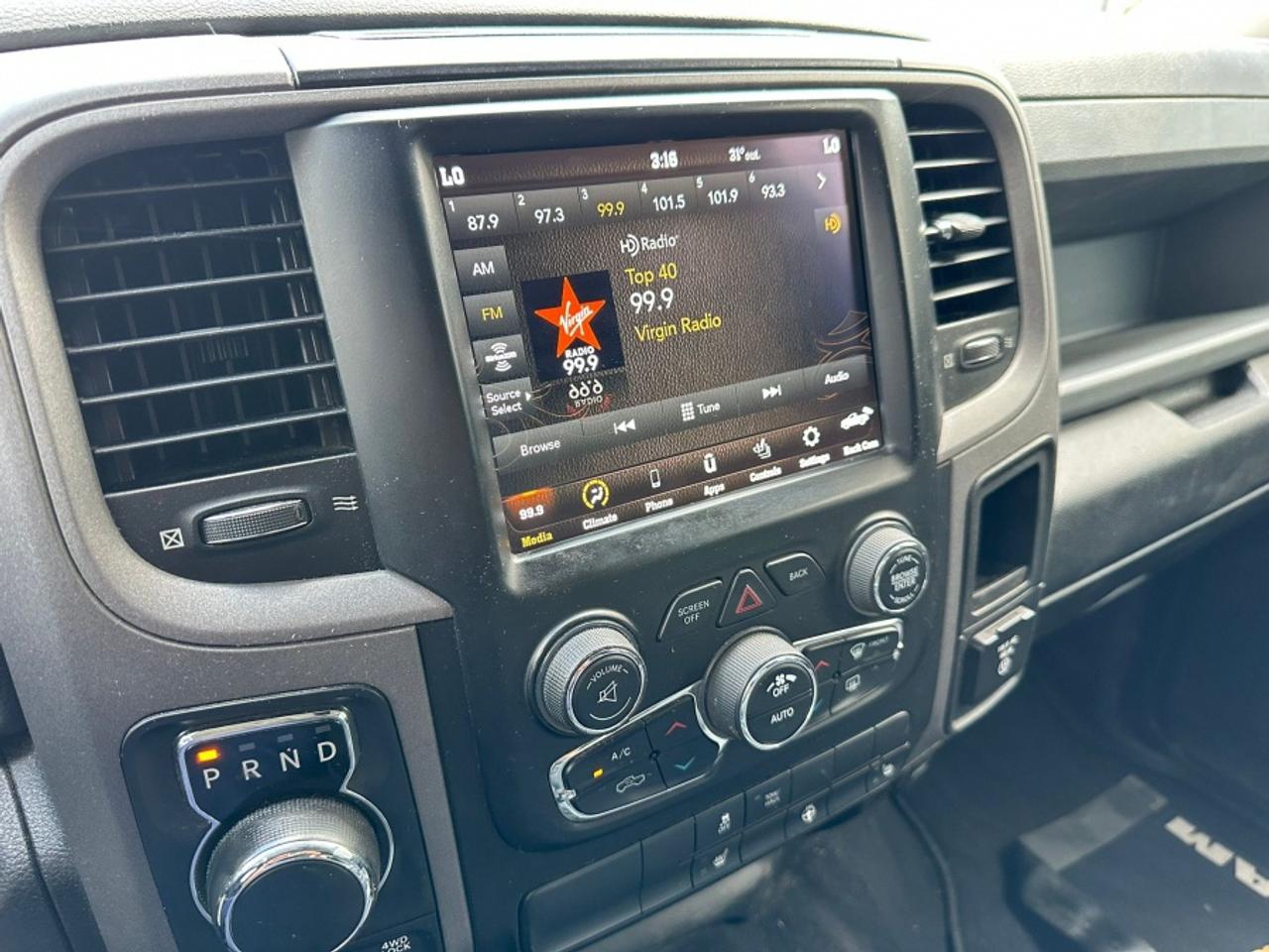 2020 RAM 1500 Classic EXPRESS  * 4X4 * ONE OWNER * NO ACCID 4 DOOR Photo