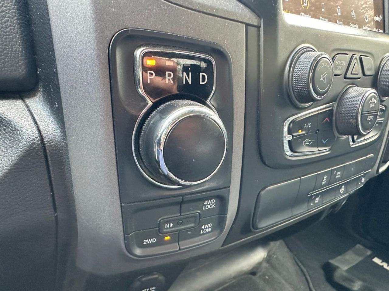 2020 RAM 1500 Classic EXPRESS  * 4X4 * ONE OWNER * NO ACCID 4 DOOR Photo