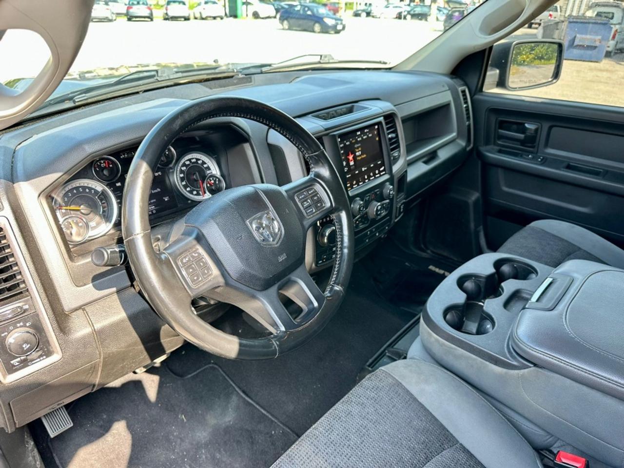 2020 RAM 1500 Classic EXPRESS  * 4X4 * ONE OWNER * NO ACCID 4 DOOR Photo