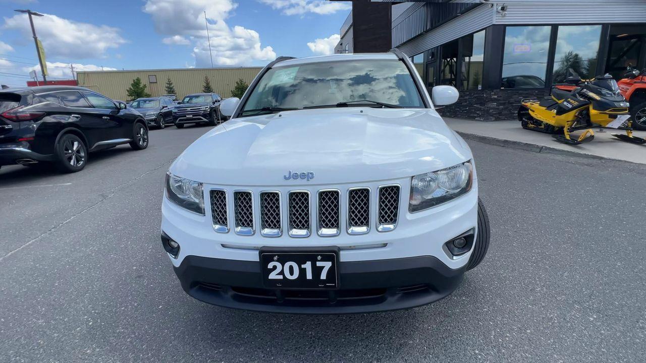 2017 Jeep Compass Sport/North 4x4, HEATED LEATHER SEATS, MOONROOF, POWER WINDOWS!! Photo