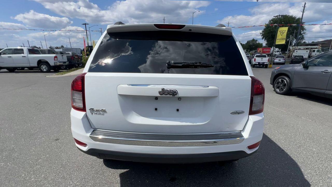 2017 Jeep Compass Sport/North 4x4, HEATED LEATHER SEATS, MOONROOF, POWER WINDOWS!! Photo