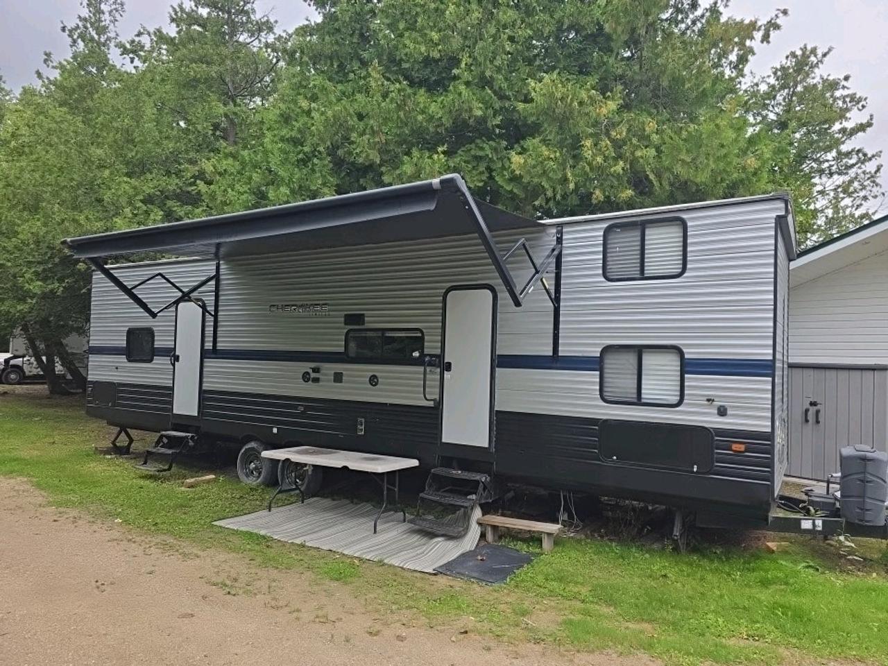 2019 Forest River Cherokee CHEROKE 39 RESE Photo
