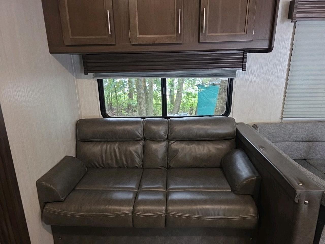 2019 Forest River Cherokee CHEROKE 39 RESE Photo