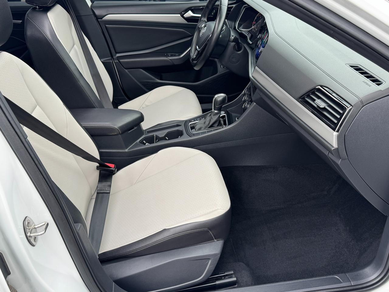 2019 Volkswagen Jetta Highline 1.4L TSI Turbo+Leather+Roof+New Tires Photo