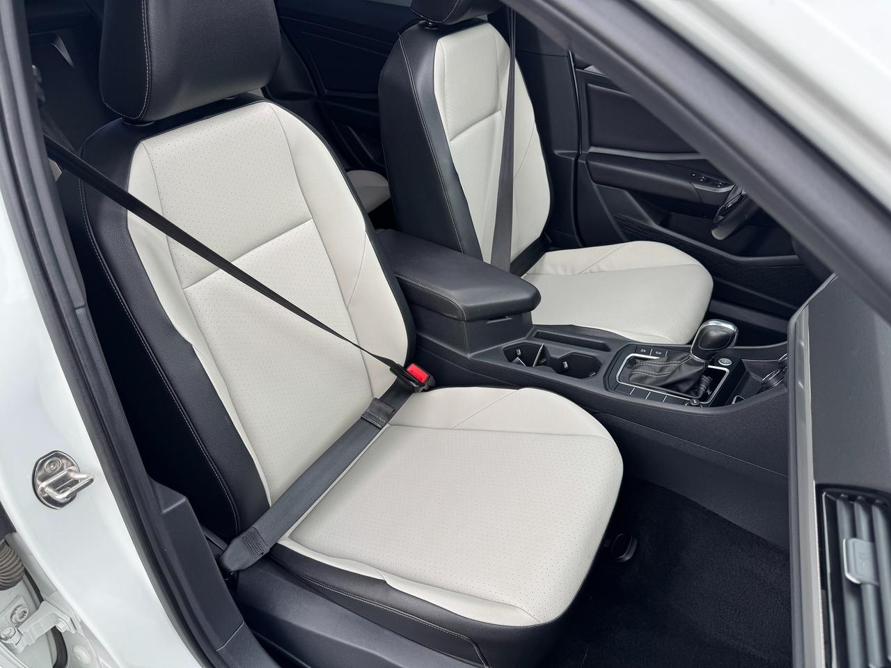 2019 Volkswagen Jetta Highline 1.4L TSI Turbo+Leather+Roof+New Tires Photo