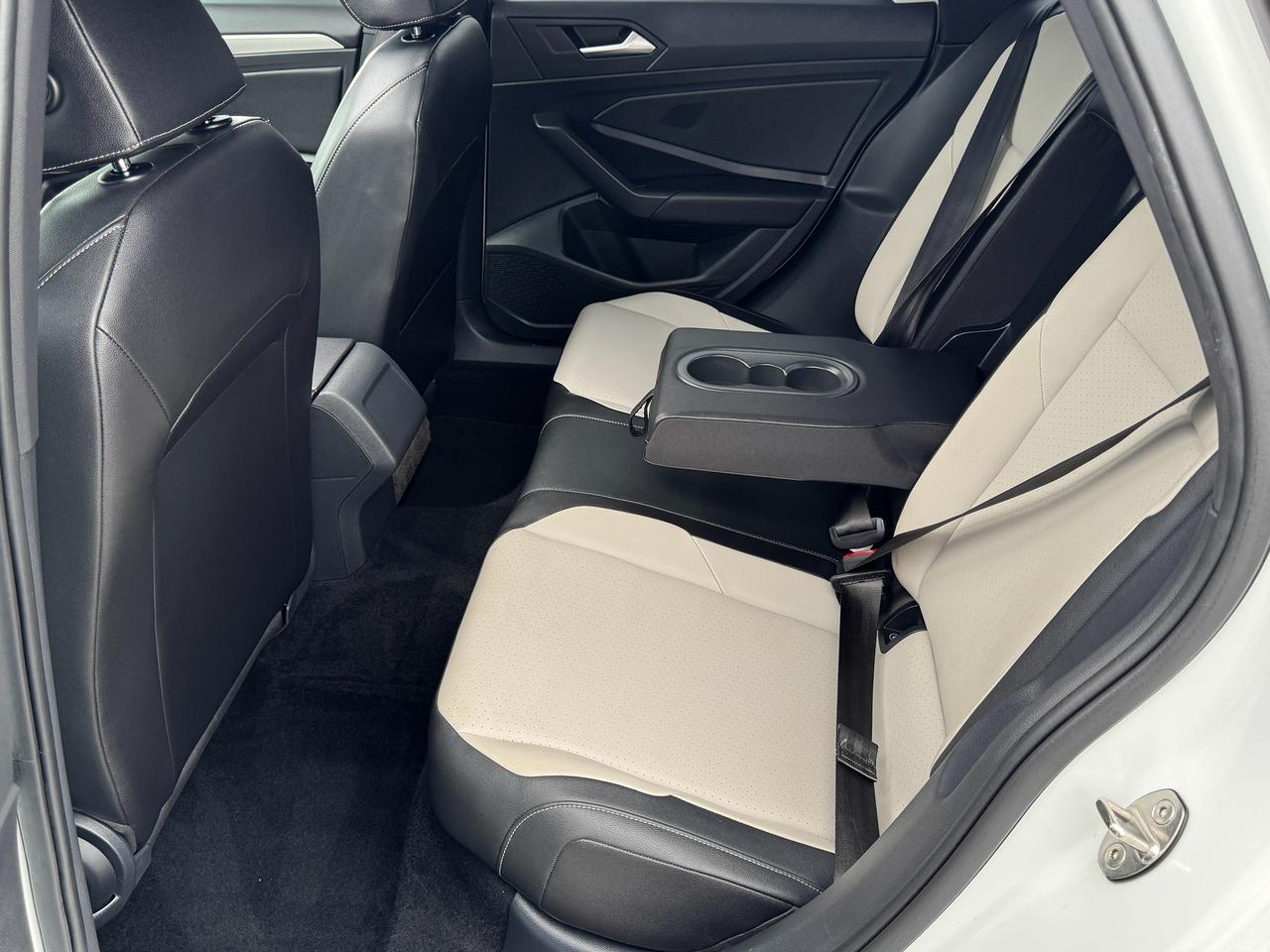 2019 Volkswagen Jetta Highline 1.4L TSI Turbo+Leather+Roof+New Tires Photo