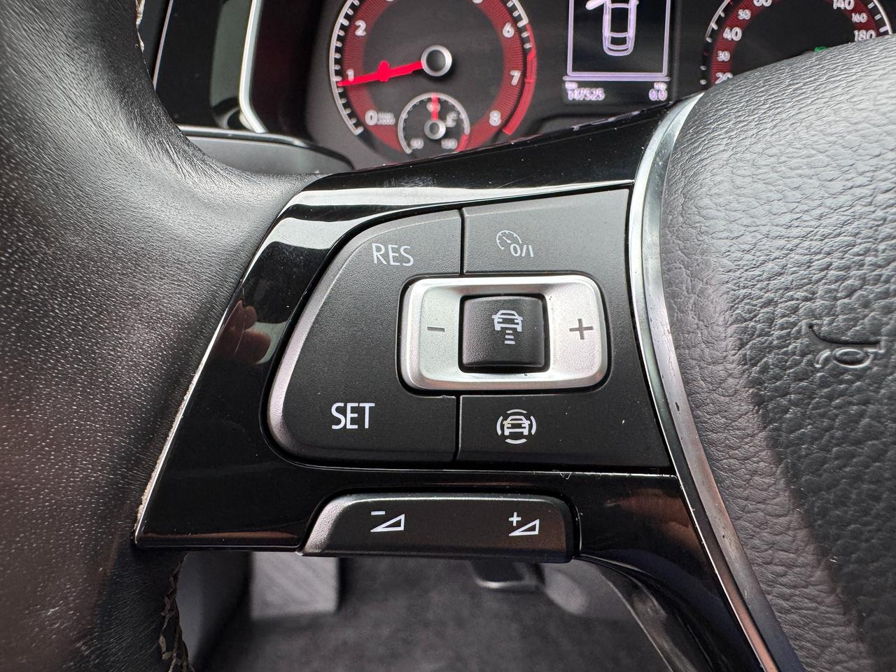 2019 Volkswagen Jetta Highline 1.4L TSI Turbo+Leather+Roof+New Tires Photo
