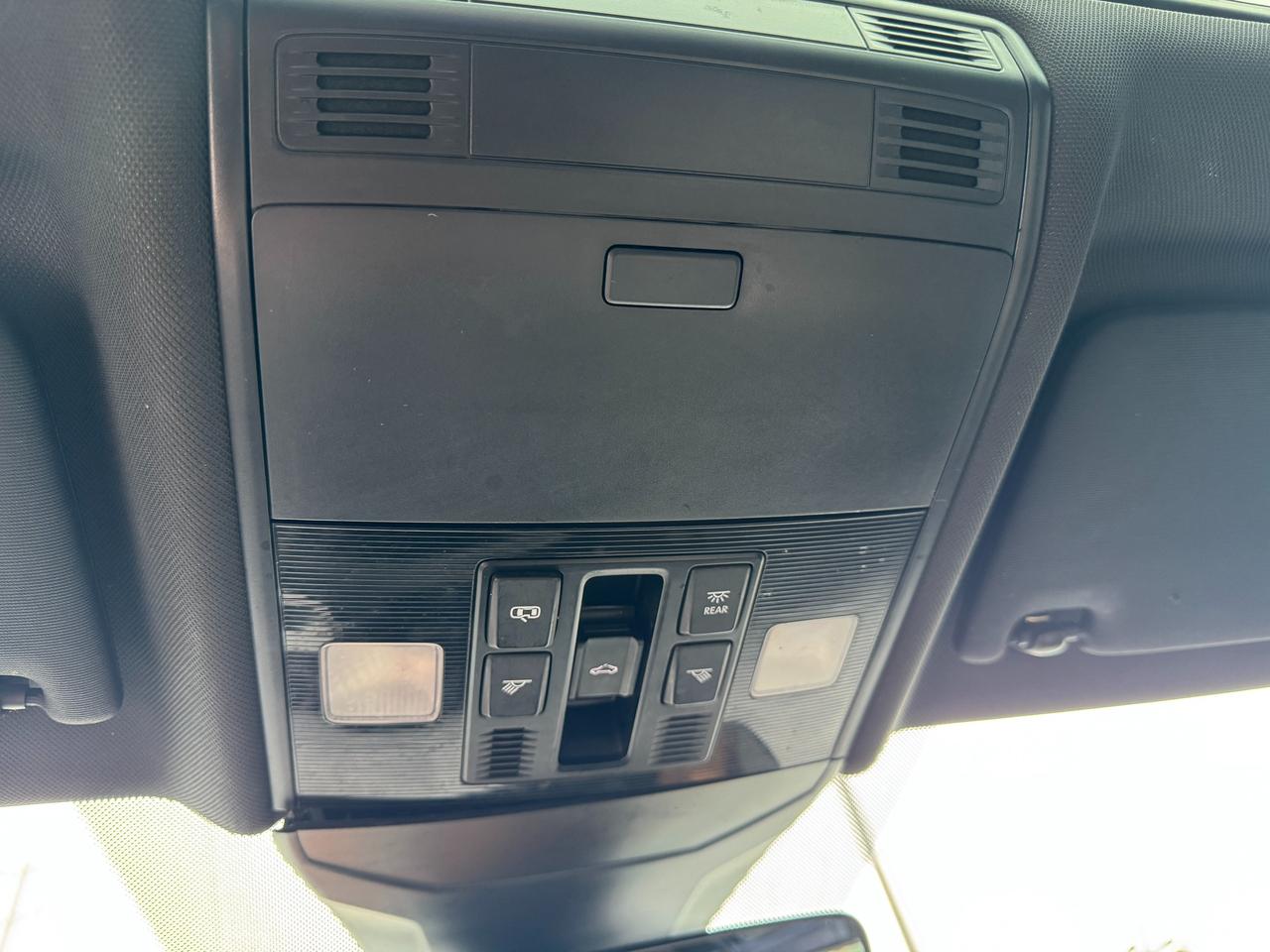 2019 Volkswagen Jetta Highline 1.4L TSI Turbo+Leather+Roof+New Tires Photo