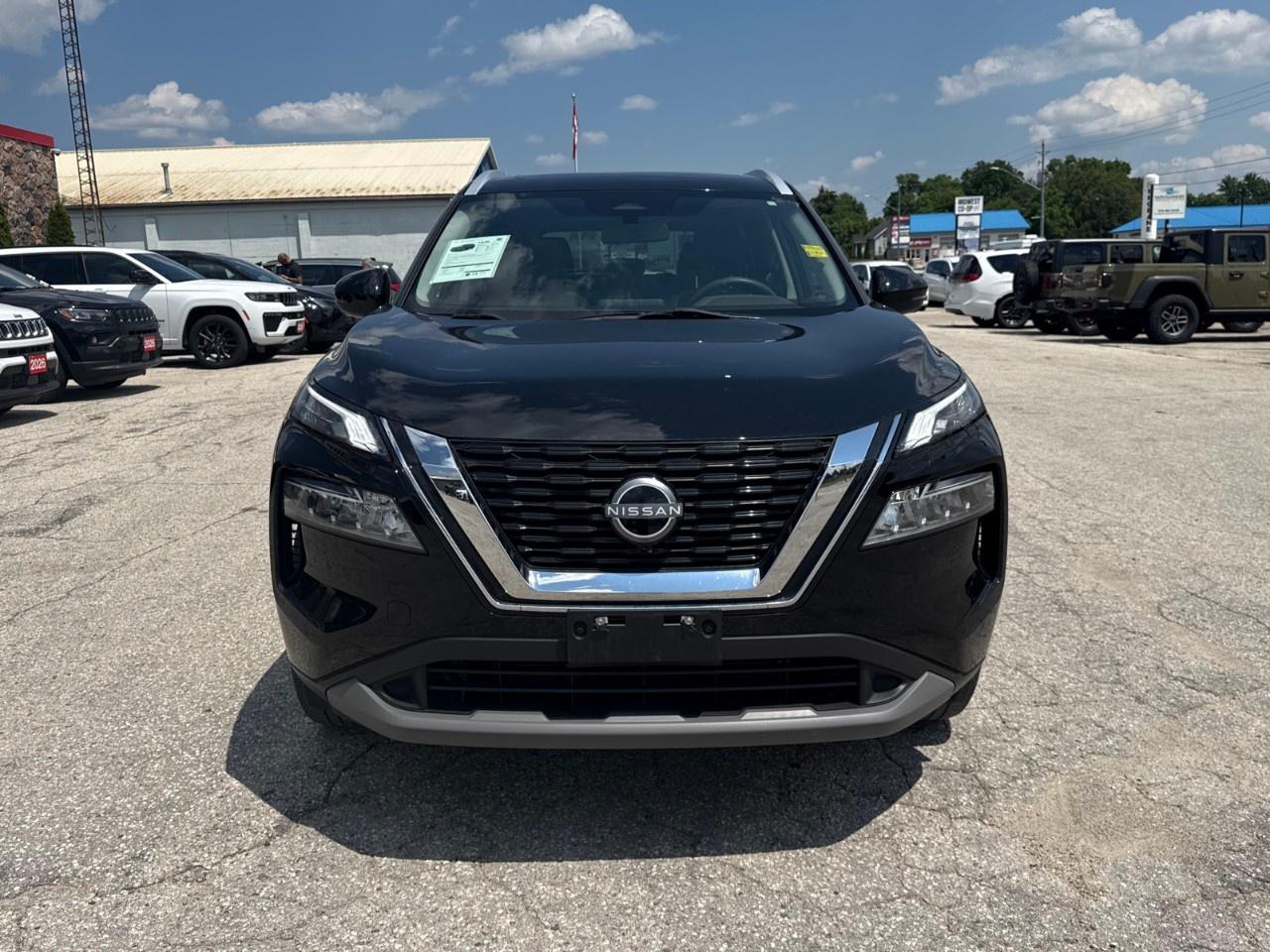 2023 Nissan Rogue AWD SV Moonroof Photo