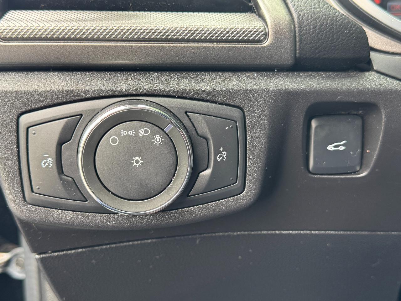 2017 Ford Fusion SE+CLEAN CARFAX+ApplePlay+Camera+New Tires Photo