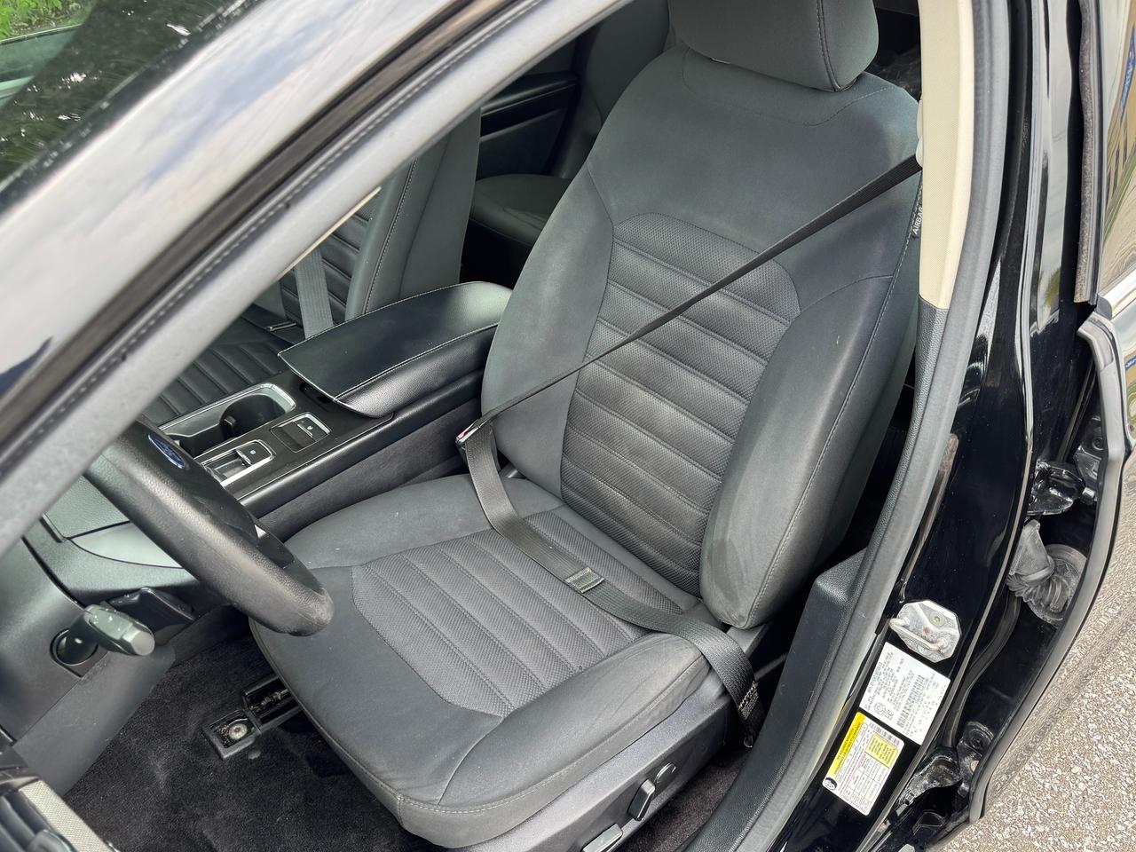 2017 Ford Fusion SE+CLEAN CARFAX+ApplePlay+Camera+New Tires Photo