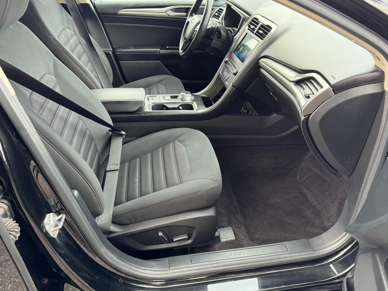 2017 Ford Fusion SE+CLEAN CARFAX+ApplePlay+Camera+New Tires Photo