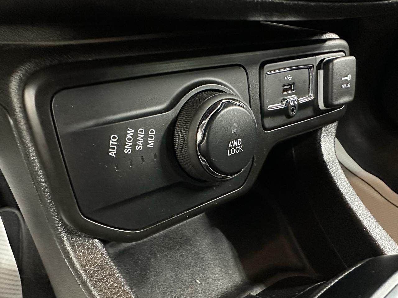 2021 Jeep Renegade Jeepster 4x4 Photo38