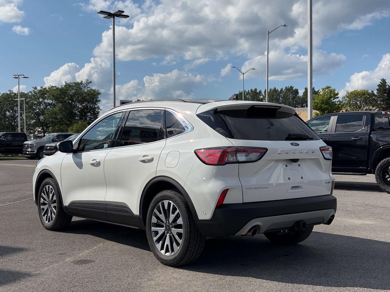 2020 Ford Escape Titanium 4dr All-Wheel Drive Photo3