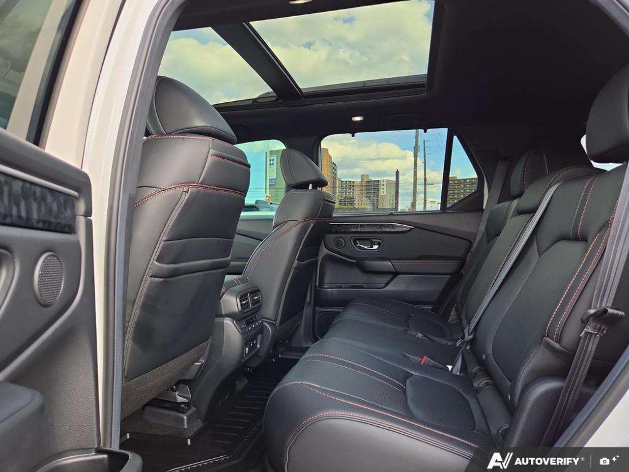 2026 Honda Passport Trailsport Touring   LTHER   LOW KM   VNT SEAT Photo