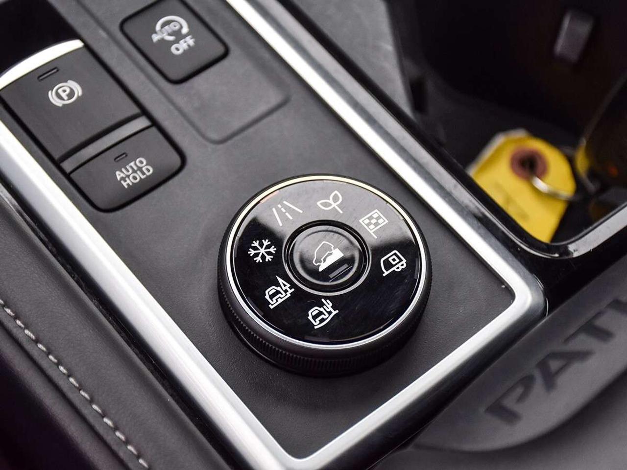 2024 Nissan Pathfinder PREMIUM PACKAGE, BOSE AUDIO, 8 PASSENGER Photo
