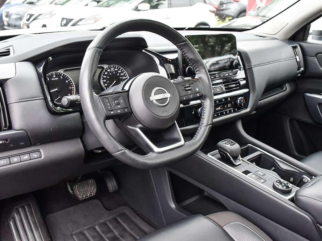 2024 Nissan Pathfinder PREMIUM PACKAGE, BOSE AUDIO, 8 PASSENGER Photo