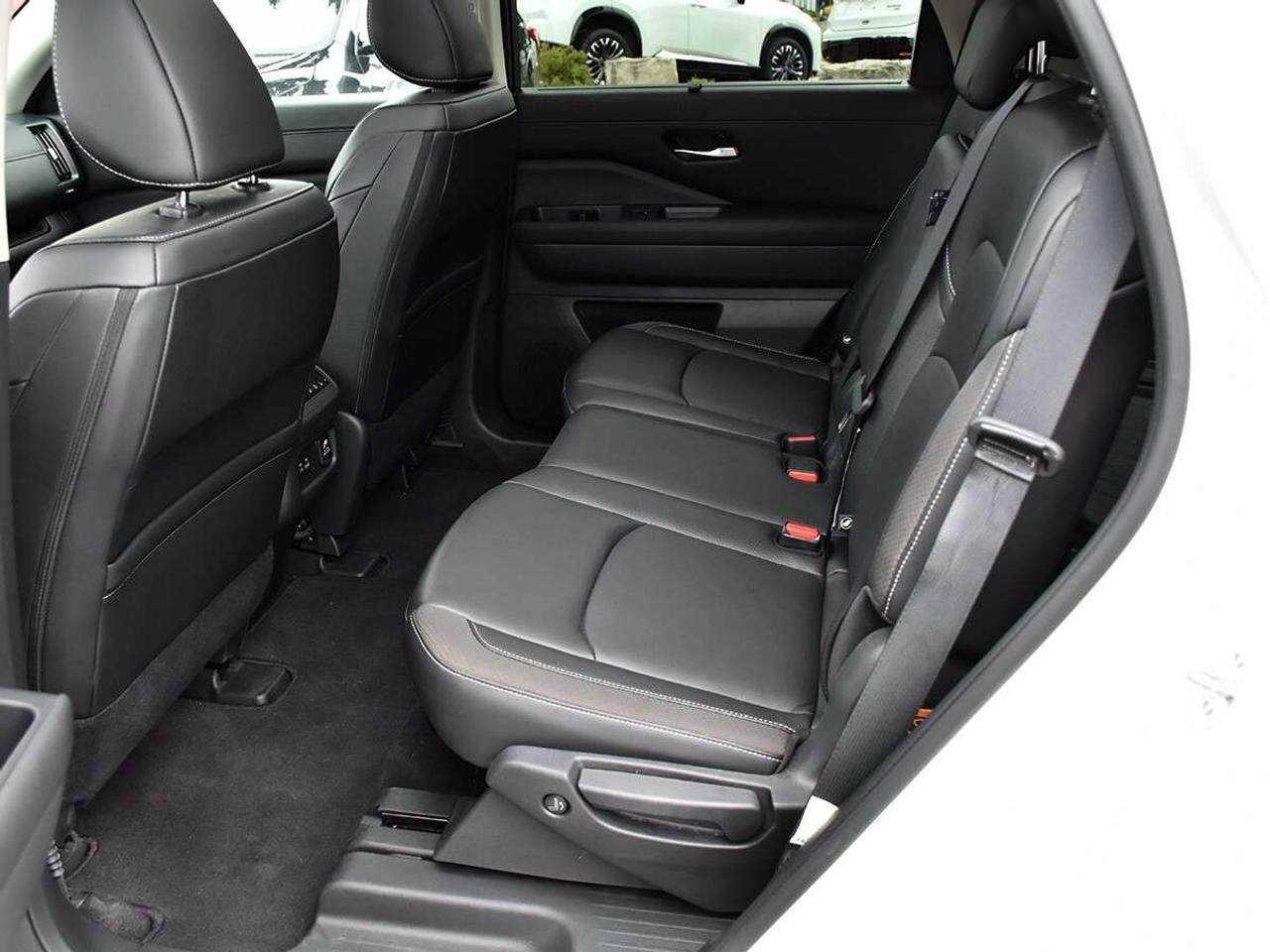 2024 Nissan Pathfinder PREMIUM PACKAGE, BOSE AUDIO, 8 PASSENGER Photo