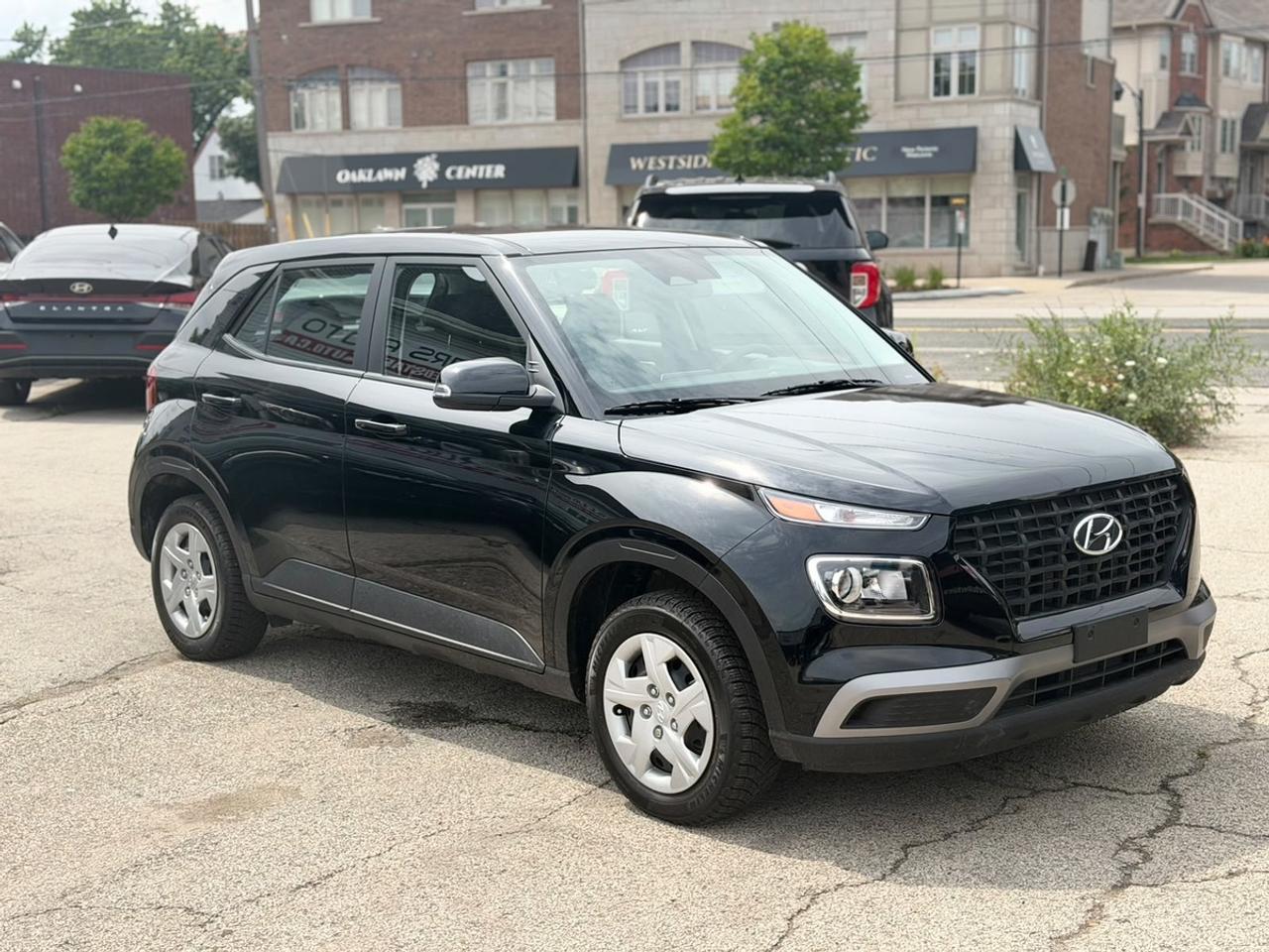 2025 Hyundai Venue SE Photo
