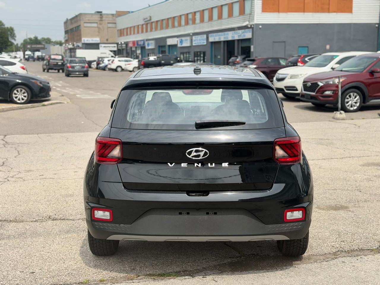 2025 Hyundai Venue SE Photo
