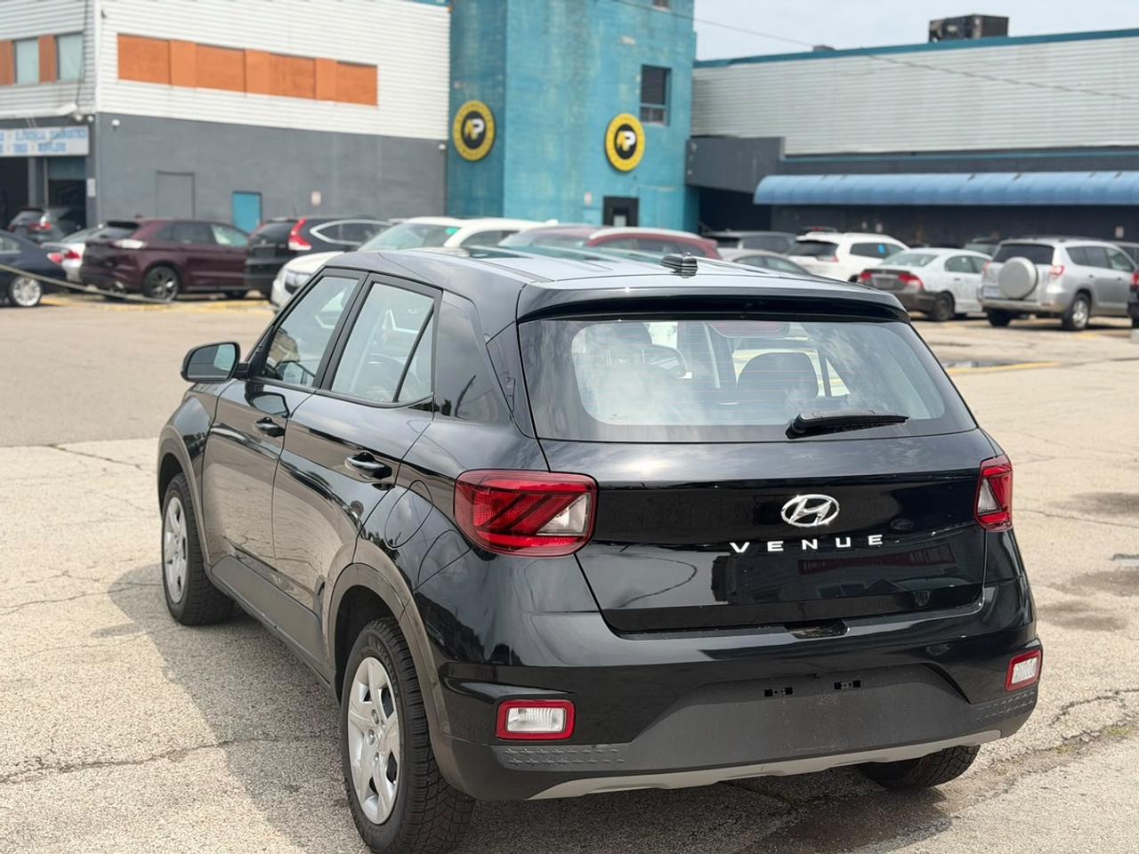 2025 Hyundai Venue SE Photo