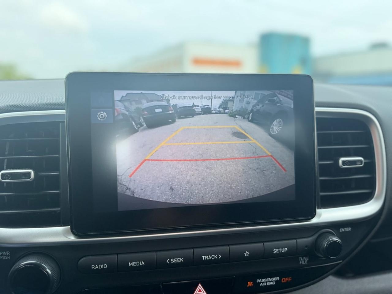 2025 Hyundai Venue SE Photo