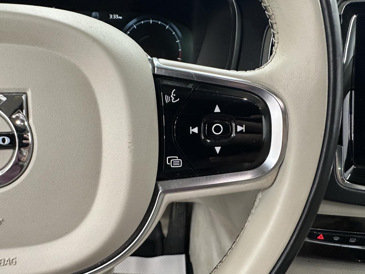 2016 Volvo XC90 AWD 5dr T6 Momentum Photo11