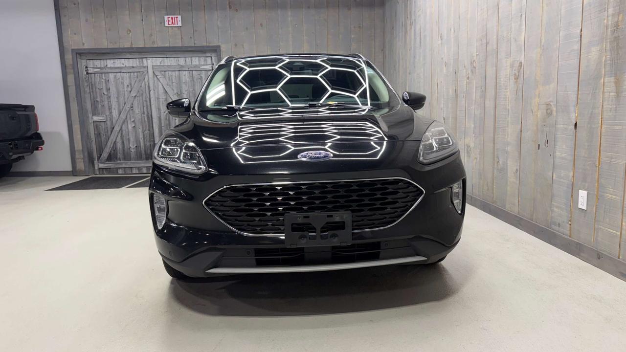 2020 Ford Escape TITANIUM AWD 2.0T ACCIDENT FREE Photo