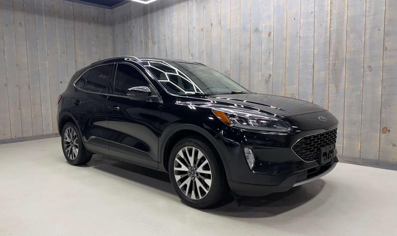 2020 Ford Escape TITANIUM AWD 2.0T ACCIDENT FREE Photo0