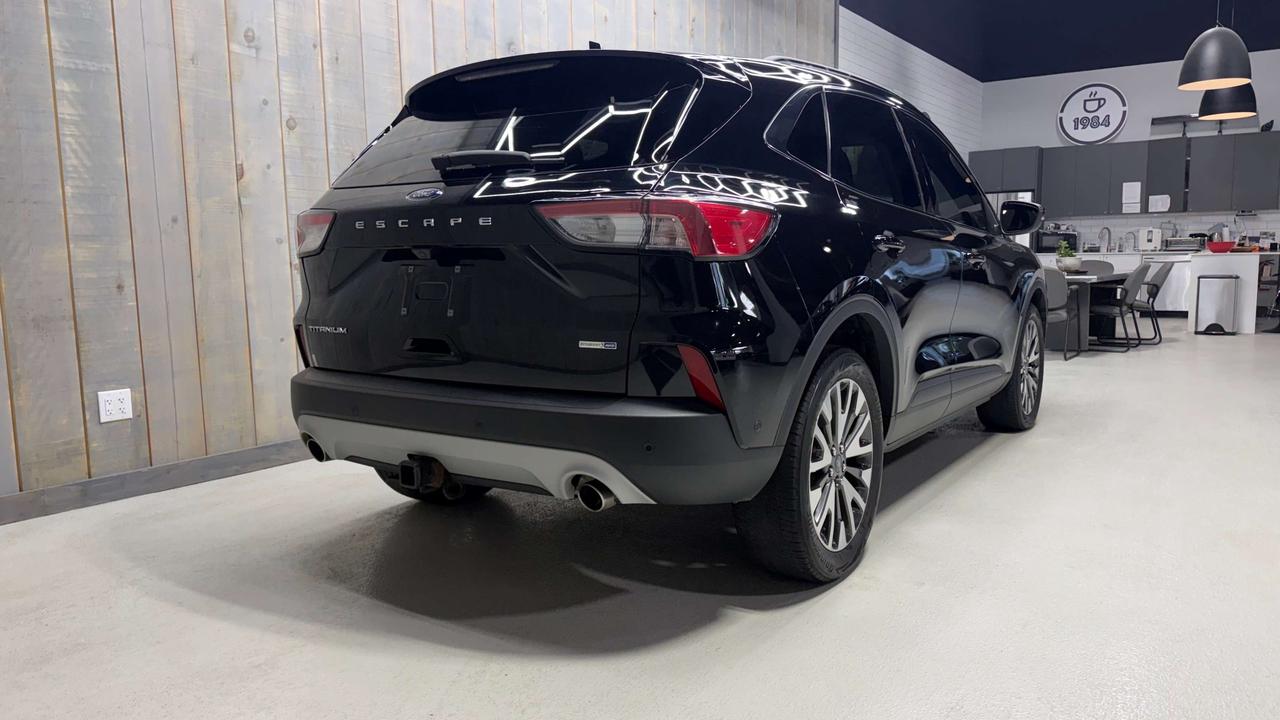 2020 Ford Escape TITANIUM AWD 2.0T ACCIDENT FREE Photo