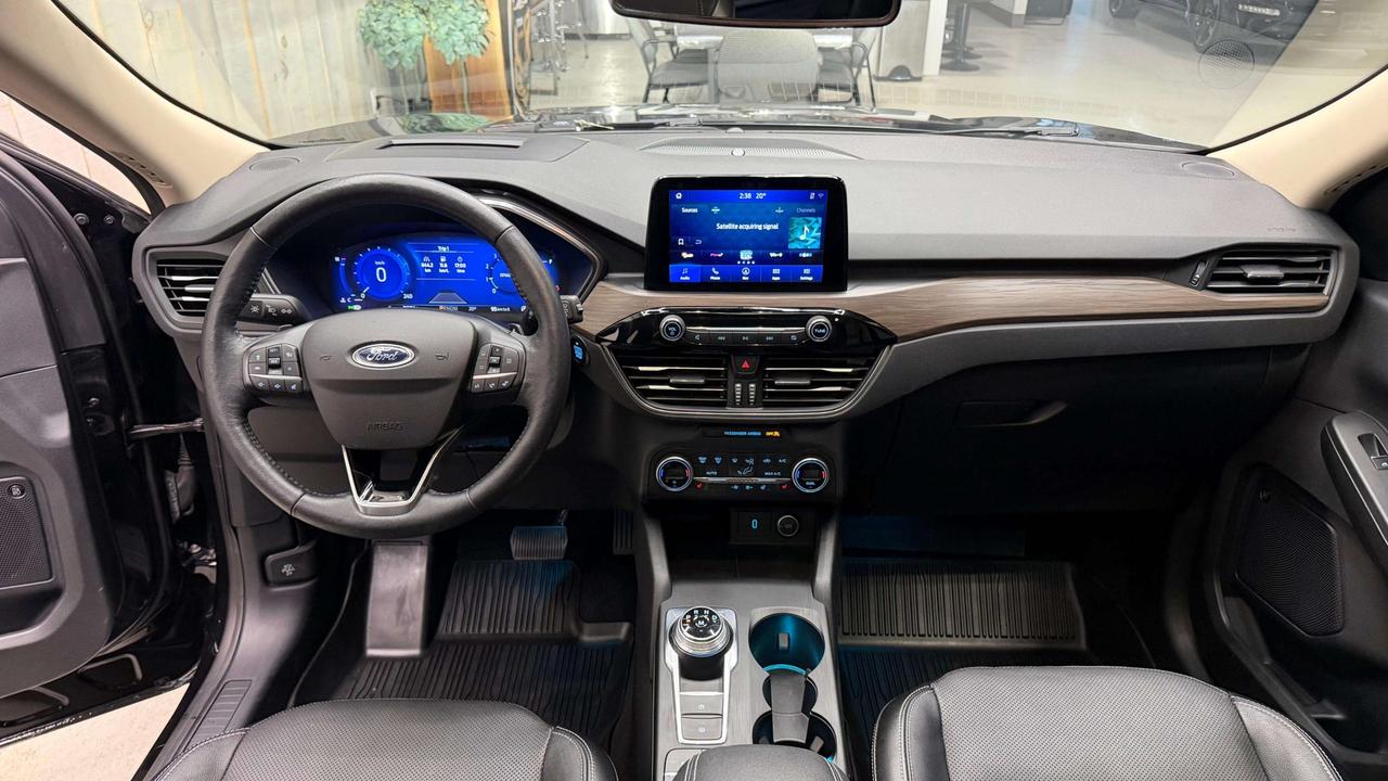 2020 Ford Escape TITANIUM AWD 2.0T ACCIDENT FREE Photo