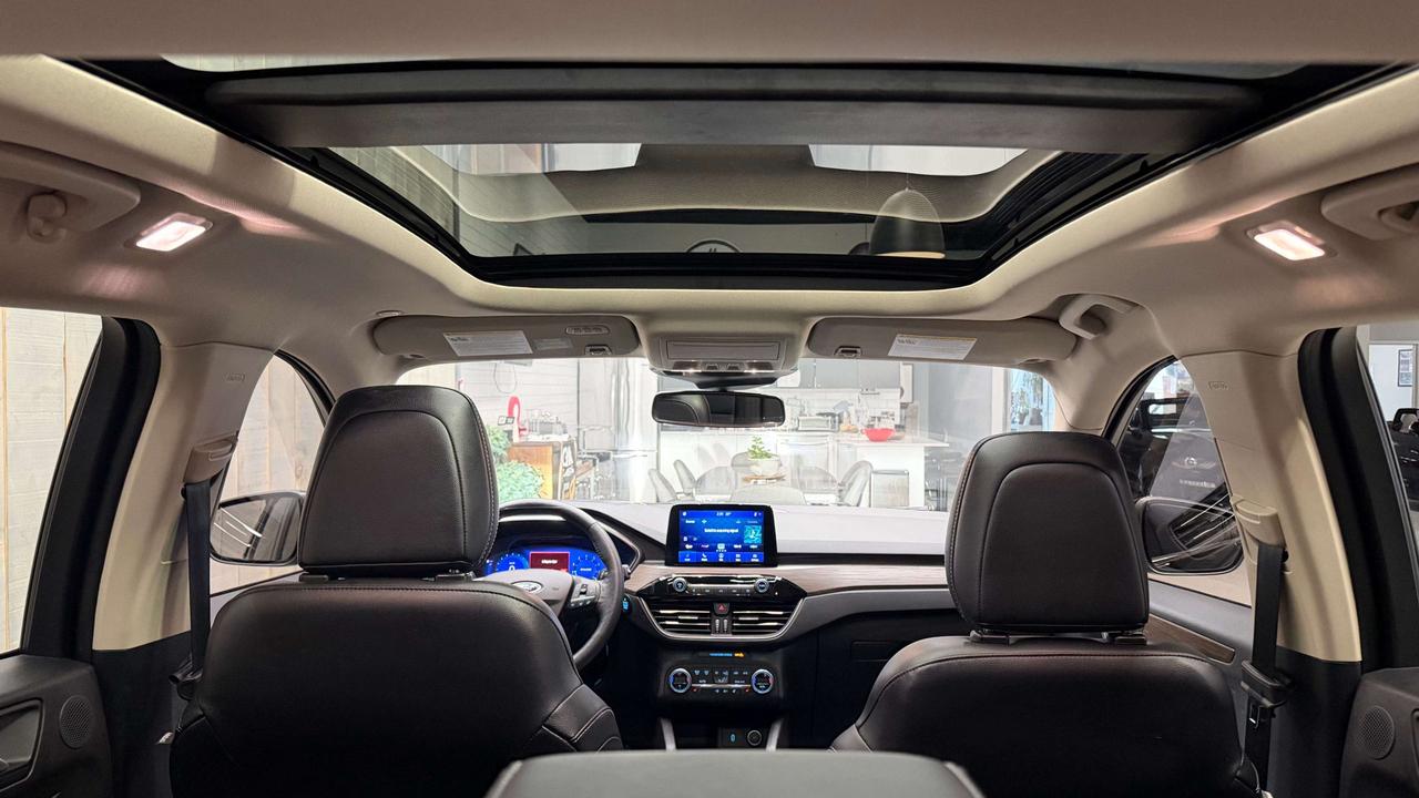 2020 Ford Escape TITANIUM AWD 2.0T ACCIDENT FREE Photo