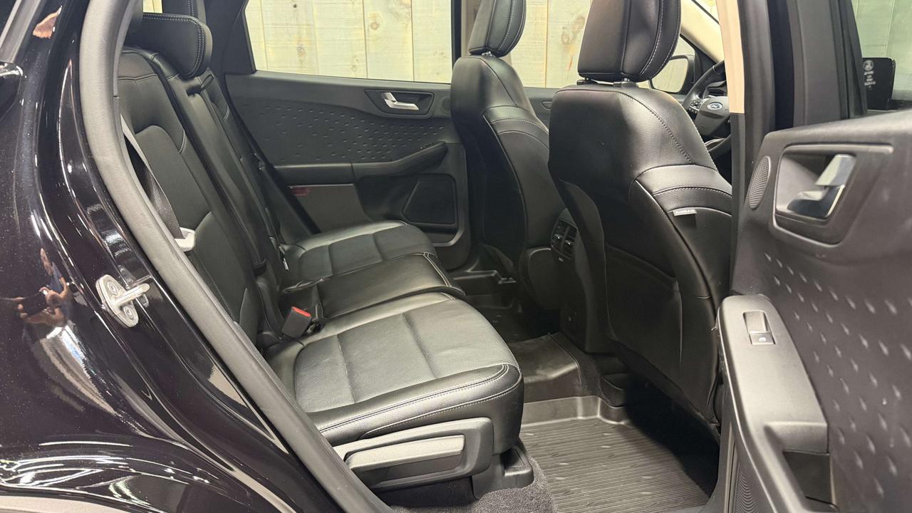 2020 Ford Escape TITANIUM AWD 2.0T ACCIDENT FREE Photo