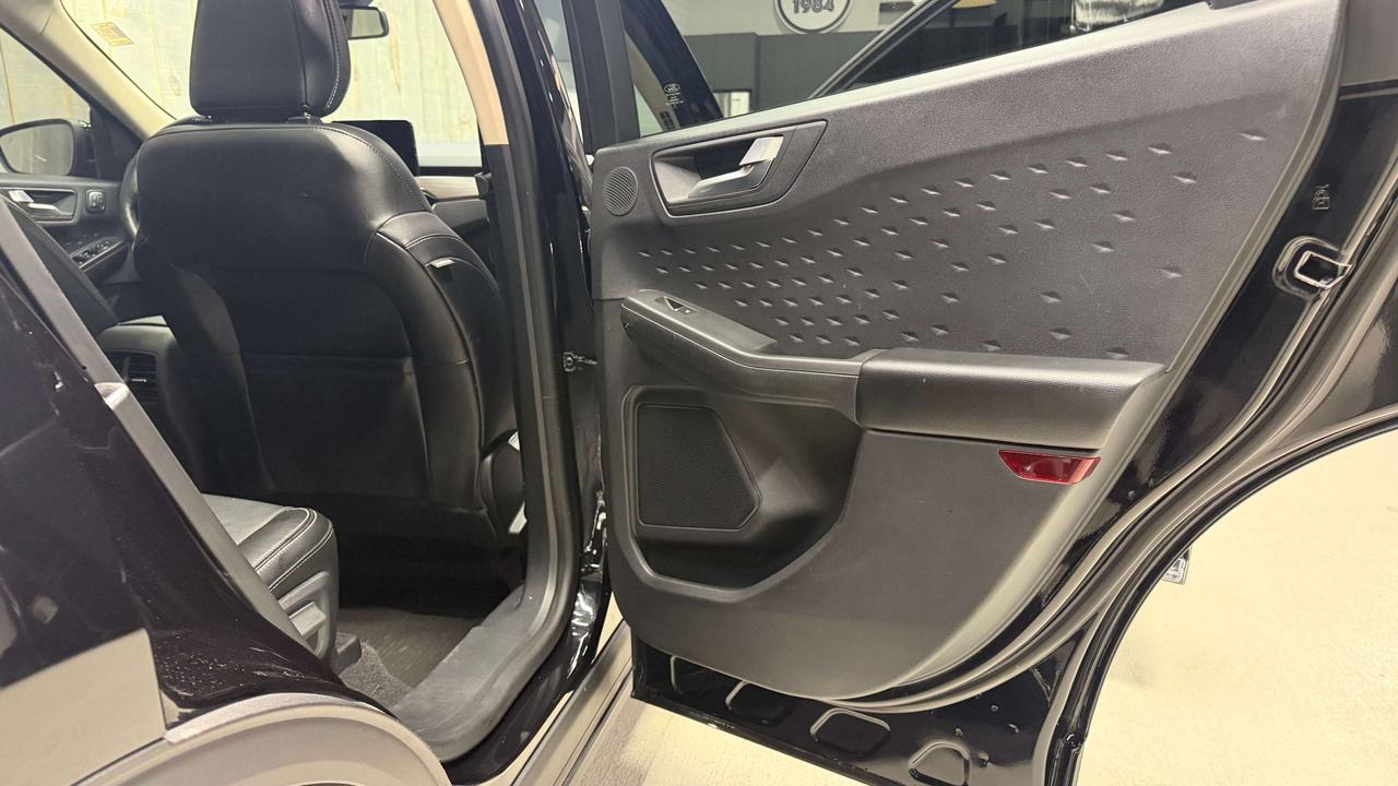 2020 Ford Escape TITANIUM AWD 2.0T ACCIDENT FREE Photo