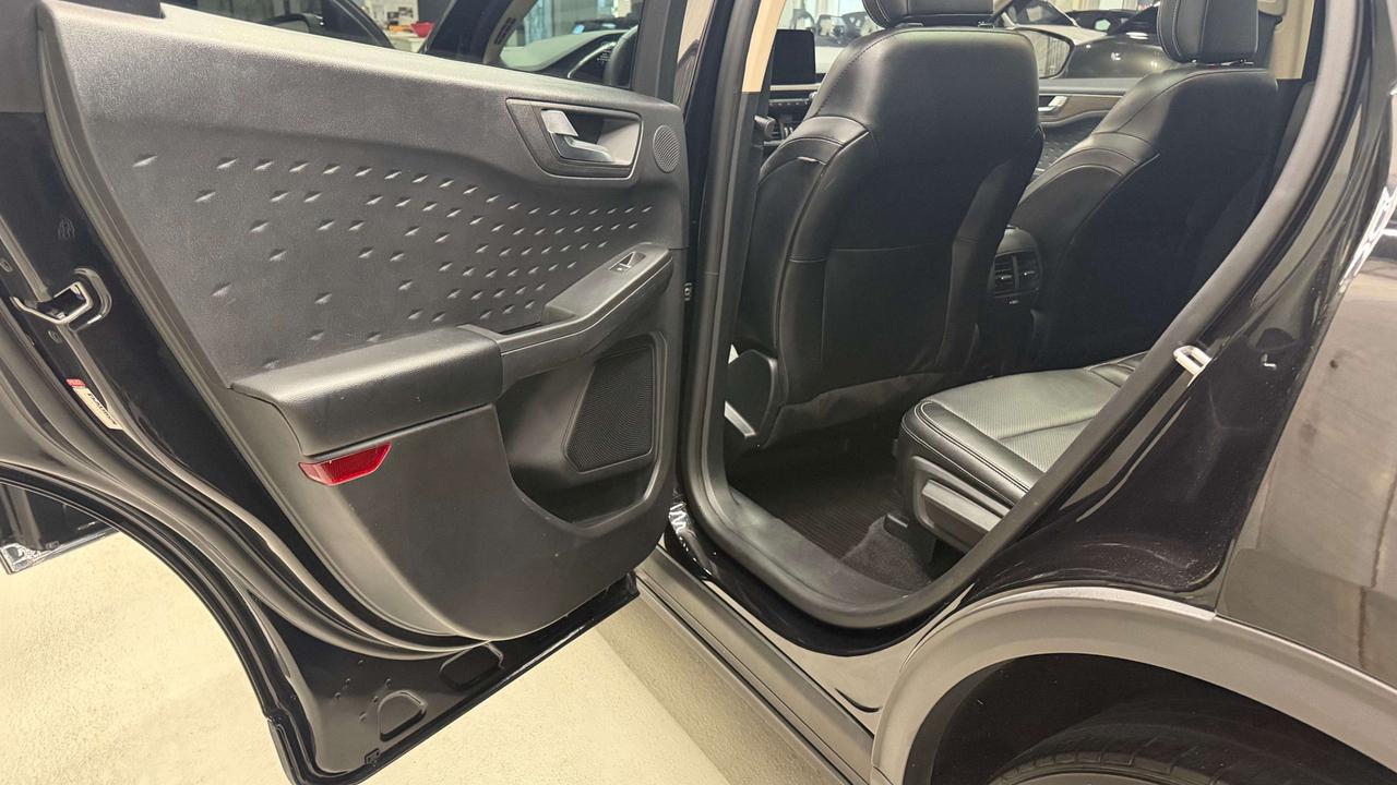 2020 Ford Escape TITANIUM AWD 2.0T ACCIDENT FREE Photo