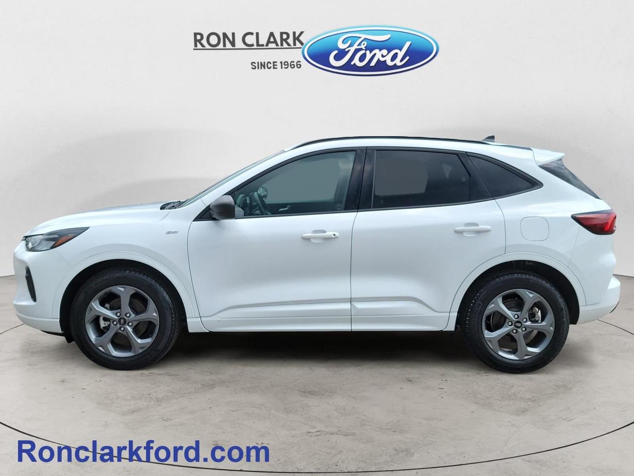 2023 Ford Escape ST-Line 4dr All-Wheel Drive Photo3