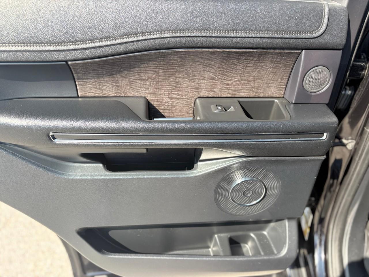2019 Ford Expedition Limited 4dr 4x4 Photo