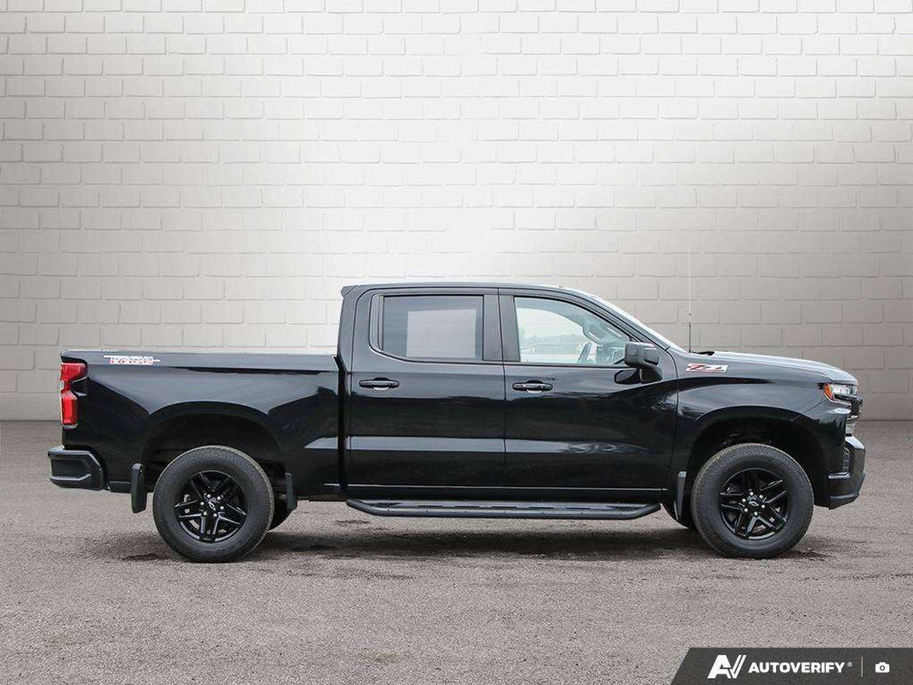 2021 Chevrolet Silverado 1500 LT TRAIL BOSS, 5.3L V8, 4X4, Z71 PGK, ALLOYS, LEATHER, SUNROOF, MACMASTER ORIGINAL, CERTIFIED PREOWNED! Photo